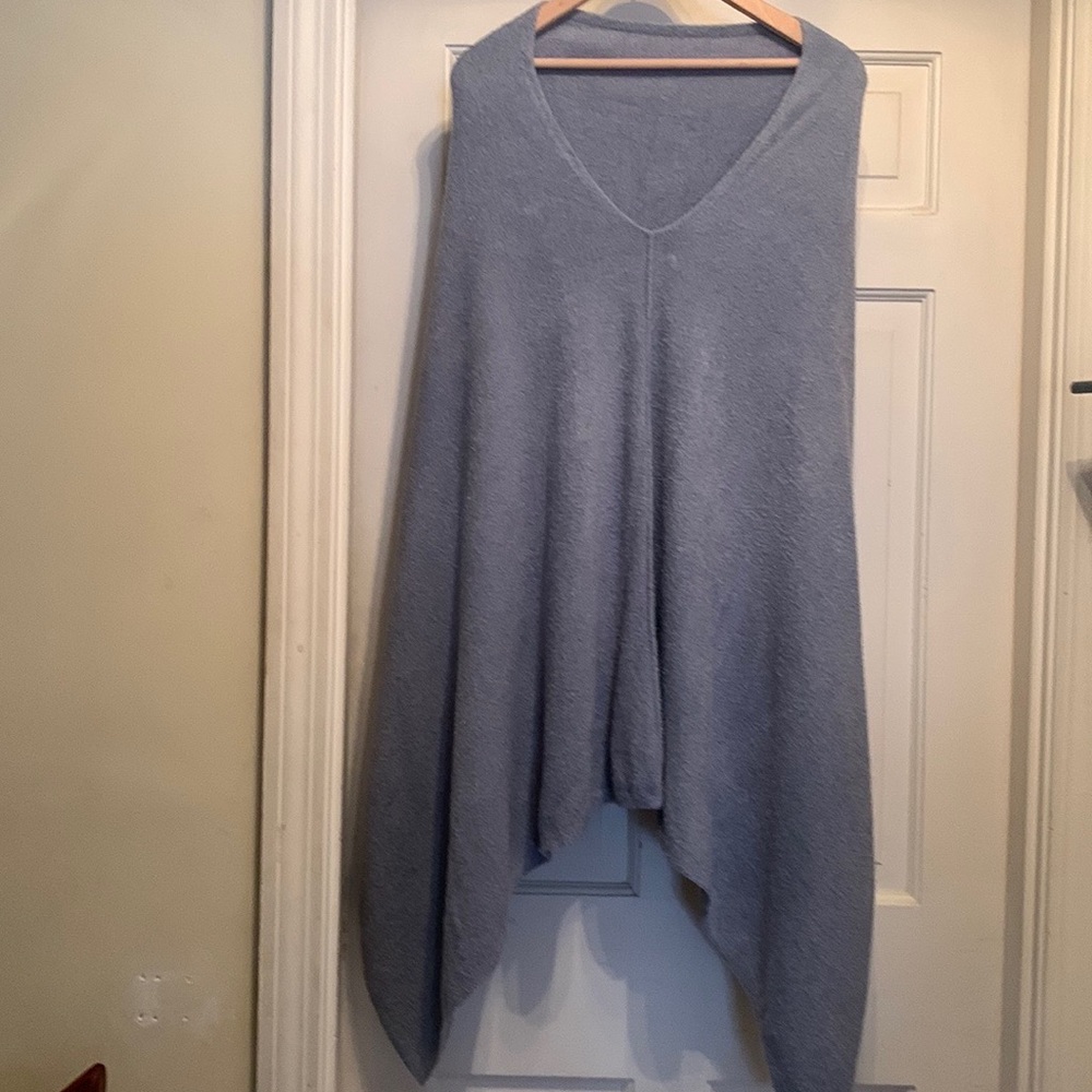 Barefoot Dreams poncho. One size plus